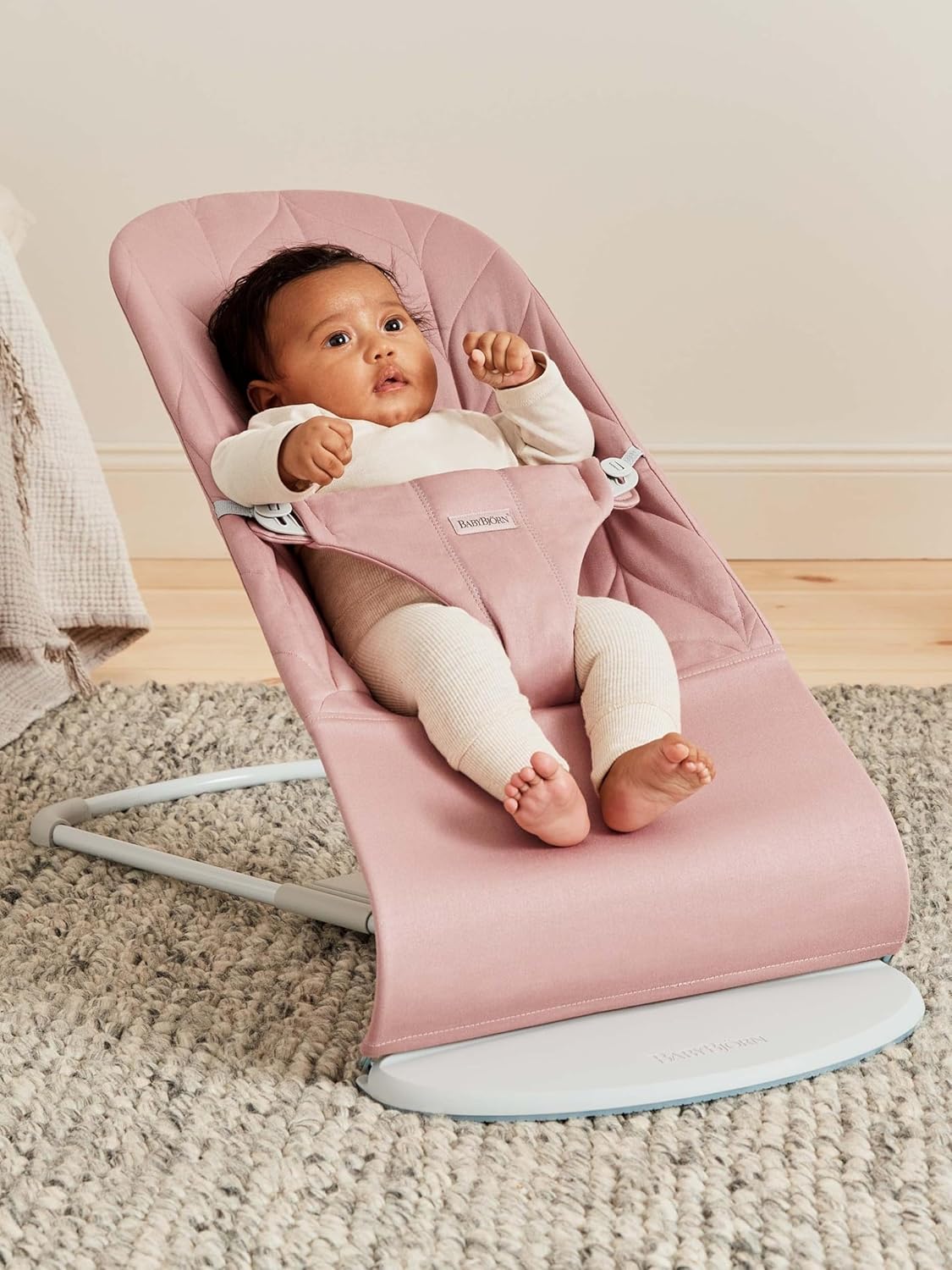BabyBjörn Babywippe Bliss, Gewebt, Blütenblatt-Steppung, Sandgrau