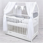 Baby Delux Babybett Komplett Set Hausbett 60x120 cm weiß Schublade Rausfallschutz Kinderbett Matratze Bettwäsche Deko Set (Prince Stars)