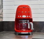 Smeg, DCF02BLMEU, Filter-Kaffeemaschine, Aroma und Autostart-Funktion, Glaskaraffe bis 12 Tassen, 2 Intensitätsniveaus, Warmhaltefunktion, 1050W, Mattschwarz