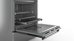 Bosch HKR39C250 Serie 4 Elektro-Standherd, 60 cm breit, EcoClean Direct Reinigungshilfe, 3D Heißluft Backen auf 3 Ebenen, LED-Display-Steuerung, erweiterbare Kochzone für großes Kochgeschirr