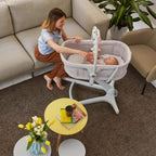 Chicco Baby Hug 4 in 1 Stubenwagen ab 0 Monate, Erhöhte Babyliege, Babybett, Hochstuhl mit Spielbogen, bis 15 kg, Verstellbare Rückenlehne, Verstellbare Höhe und 4 Räder