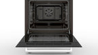 Bosch HKR39C250 Serie 4 Elektro-Standherd, 60 cm breit, EcoClean Direct Reinigungshilfe, 3D Heißluft Backen auf 3 Ebenen, LED-Display-Steuerung, erweiterbare Kochzone für großes Kochgeschirr