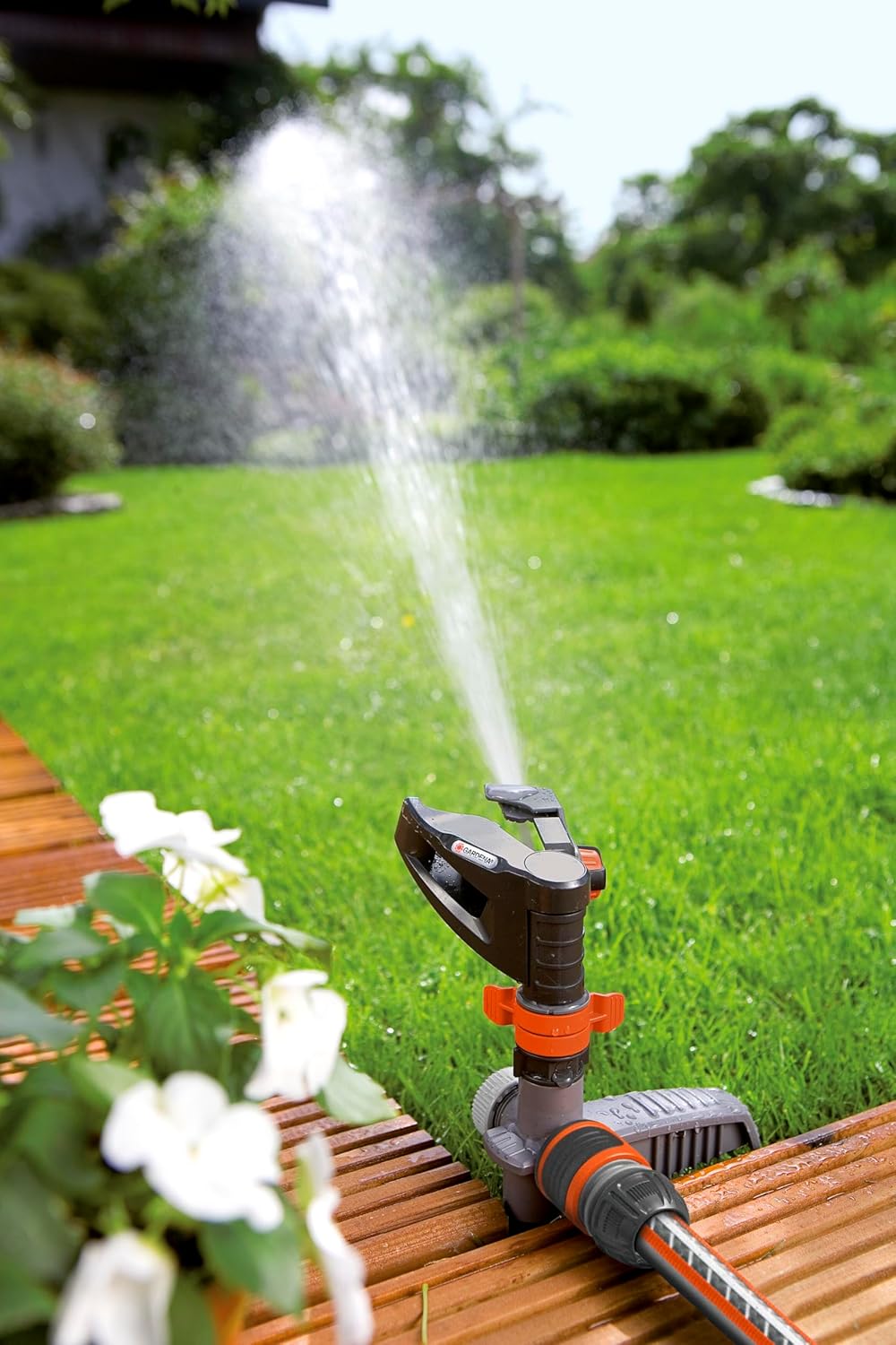 Gardena Comfort Vielflchenregner AquaContour Automatic: Flchenbewsserung für die individuelle Bewsserung nahezu jeder Gartenkontur, einfache Programmierung, Reichweite 2,5-10,5 m (8133-20)
