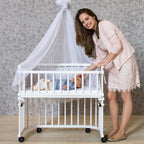 babybay Original Beistellbett aus massivem Buchenholz / kompakt & verwandelbar / Kinderbett Höhe stufenlos verstellbar & umweltfreundlich / mitwachsendes Babybett (weiß lackiert) / inkl. Matratze