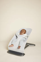 Ergobaby 3-in-1 Evolve Bouncer, Ergonomische Babywippe für Neugeborene ab Geburt bis zum Kleinkind, Babyschaukel mit Neugeboreneneinsatz (2,5 kg - 13,2 kg), Cream