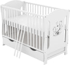Baby Delux Babybett 60x120 weiß Kinderbett umbaubar zum Juniorbett Schublade Matratze Teddy Wippe Motiv