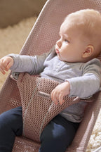 BabyBjörn Babywippe Bliss, Gewebt, Blütenblatt-Steppung, Sandgrau