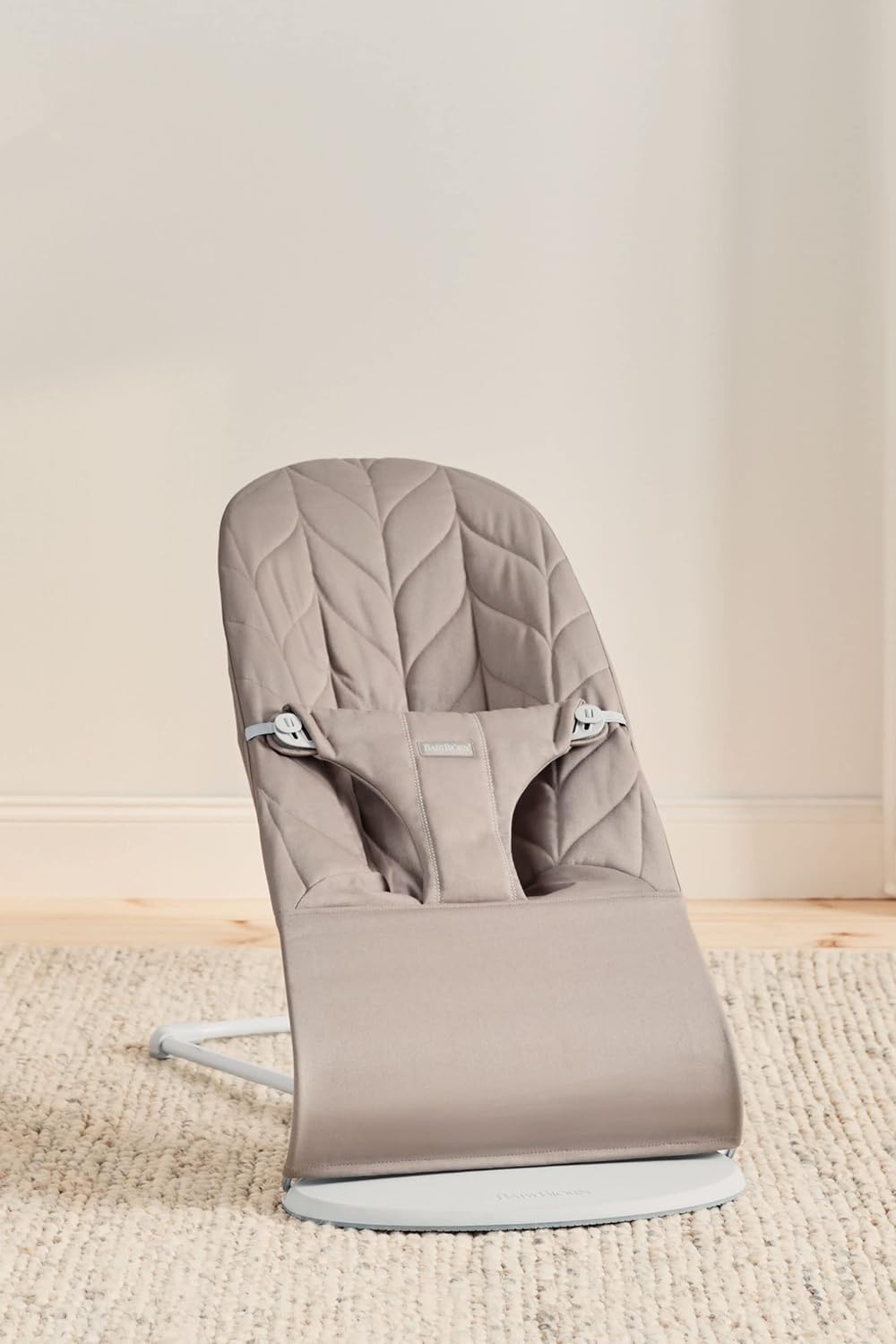 BabyBjörn Babywippe Bliss, Gewebt, Blütenblatt-Steppung, Sandgrau