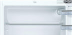 Bosch KUL15AFF0 Serie 6 Unterbau-Kühlschrank, 82 x 60 cm Nische, 123 L, Flachscharnier, Made in Germany, LED-Beleuchtung gleichmäßige Ausleuchtung, MultiBox Lagerung von Obst und Gemüse