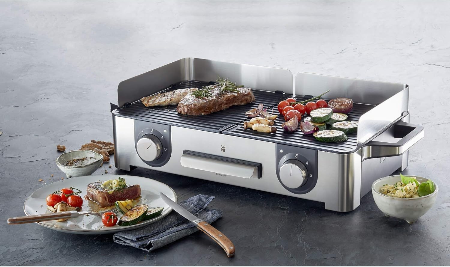 WMF Lono Master-Grill, Elektrogrill, 50x28 cm, Elektrogrill Tischgrill mit Windschutz und Auffangschale, Outdoorzertifiziert für Barbecue, 2 getrennt regulierbare Grillflächen, 2400 W, edelstahl matt