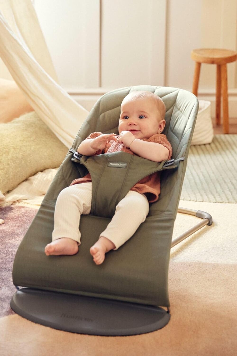 BabyBjörn Babywippe Bliss, Gewebt, Blütenblatt-Steppung, Sandgrau