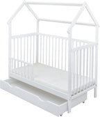 Baby Delux Babybett Komplett Set Hausbett 60x120 cm weiß Schublade Rausfallschutz Kinderbett Matratze Bettwäsche Deko Set (Prince Stars)