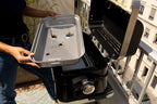 Campingaz Grill Attitude2go, Gasgrill & Elektrogrill, Tischgrill, tragbarer Balkon-, Camping-Grill, mit Deckel, Thermometer und Gusseisen-Grillrost, Betrieb mit Gas oder Elektro