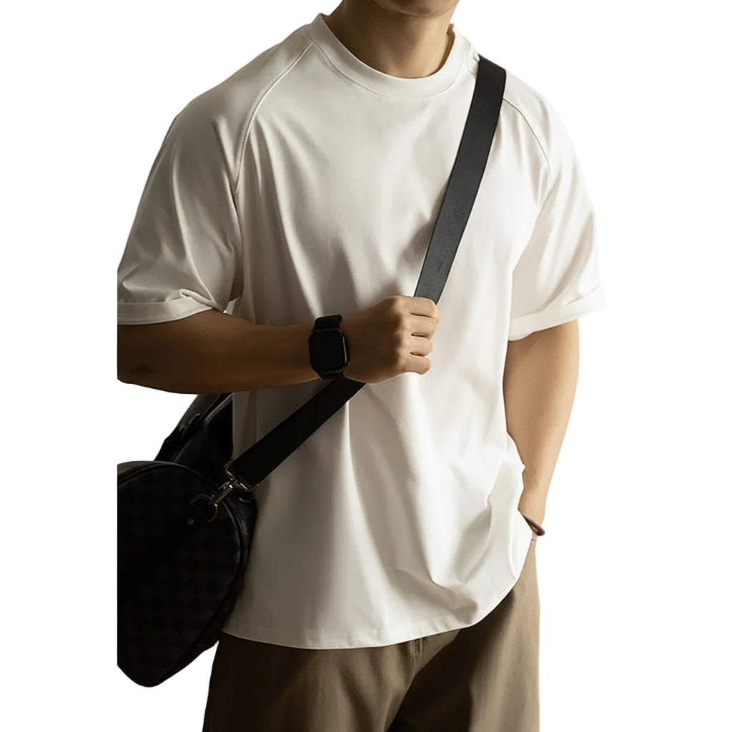 Nahaufnahme cremeweißes Herren T-Shirt Raglanärmel antibakteriell